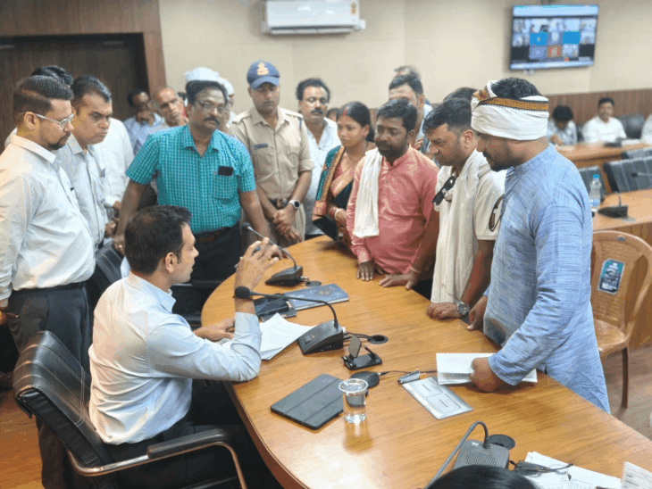 सरकारी गेहूं खरीदी में दिक्कत से किसान परेशान:स्लॉट बुकिंग और खाद वितरण में आ रही समस्या, कलेक्ट्रेट पहुंचकर आंदोलन की चेतावनी दी