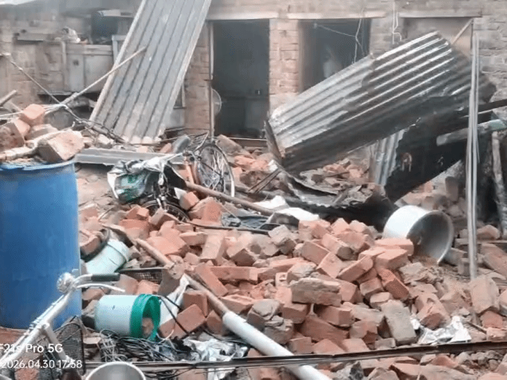 मुरैना में निर्माणाधीन मकान की दीवार गिरने से 9 घायल:आंधी-बारिश के बीच दूसरी मंजिल ढही, खेल रहे बच्चे भी चपेट में आए