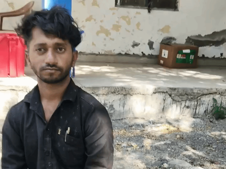 शादी के 23 दिनों में पत्नी को ले गए परिजन:वापस दिलाने देवास कलेक्ट्रेट पहुंचा 4 फीट का दूल्हा; सोशल मीडिया से हुई थी दोस्ती