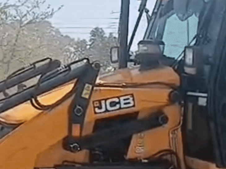 छिंदवाड़ा में अपराधियों का ठिकाना बना जर्जर मकान ध्वस्त:WCL बोला- मकान रिकॉर्ड में नहीं; हमले के आरोपी का अड्डा बनने पर कार्रवाई