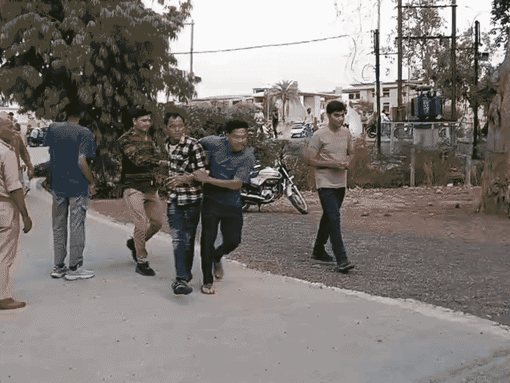 इछावर में मामूली विवाद में चाकूबाजी, दो गंभीर घायल:आरोपी थाने तक पीछा करते पकड़ा गया