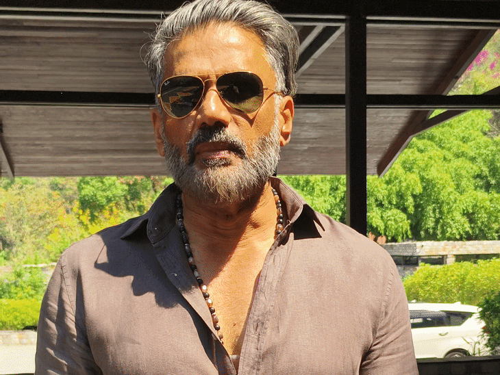 अभिनेता सुनील शेट्टी ने की उत्तराखंड पुलिस की तारीफ:चारधाम यात्रा की व्यवस्थाओं की सराहना की, दिव्य परमार्थ गंगा आरती में हुए शामिल