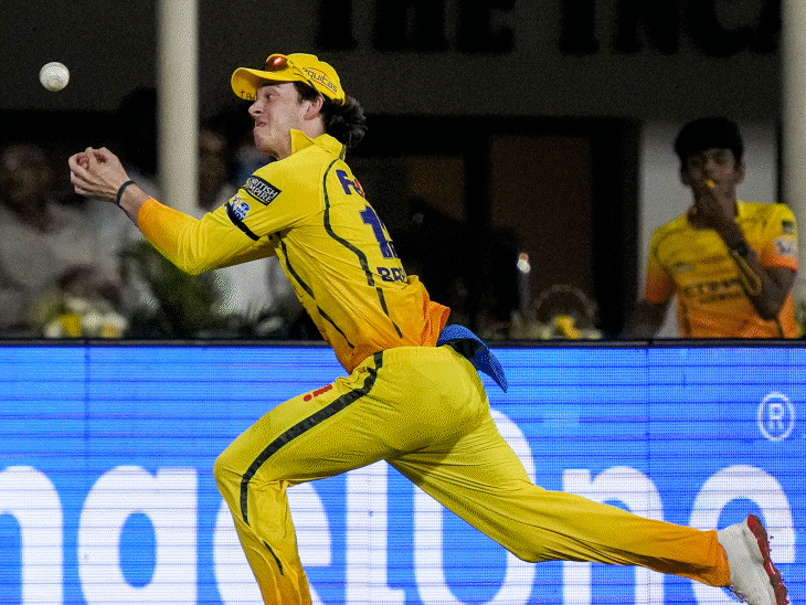 सैमसन का बैट छूटा, त्यागी की बॉल पर बोल्ड हुए:रघुवंशी-रहाणे के कैच ड्रॉप, नूर के 3 विकेट से पलटा मैच; मोमेंट्स