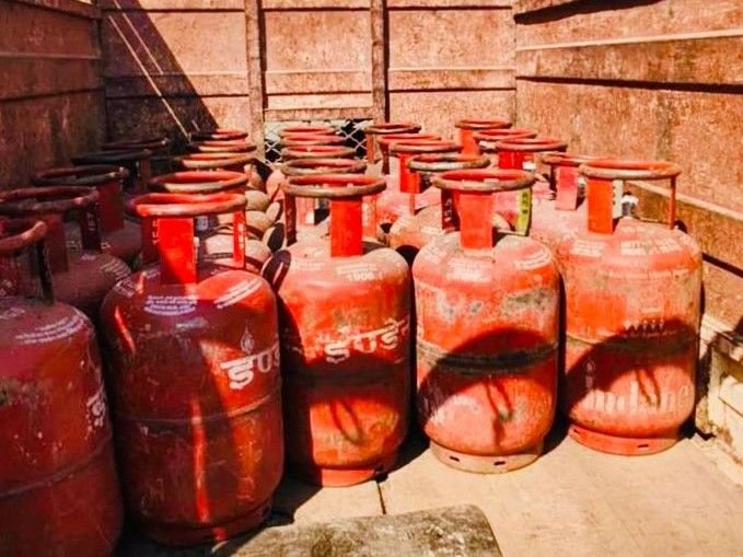 भोपाल की फीनिक्स गैस एजेंसी का लाइसेंस निलंबित:उपभोक्ताओं को राहत, उसी नंबर से होगी गैस बुकिंग; सप्लाई जारी रहेगी