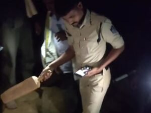 बेटे ने बल्ले से पीटकर पिता की जान ली:छिंदवाड़ा में बाइक को लेकर हुआ झगड़ा; वारदात के बाद आरोपी फरार