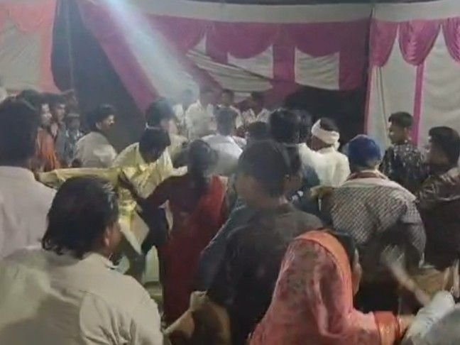 छिंदवाड़ा में मंडप में हाई-वोल्टेज ड्रामा:दुल्हन ने दूल्हे की जगह प्रेमी को पहनाई वरमाला, बारात खाली हाथ लौटी
