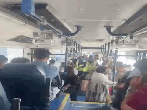 सुनंदा शर्मा बस में बोली-दाल-मखनी, मिस्सी रोटी:पैर में चोट लगने पर कहा-किसकी नजर लग गई; ऐसा स्वागत मत करो भाग जाएं