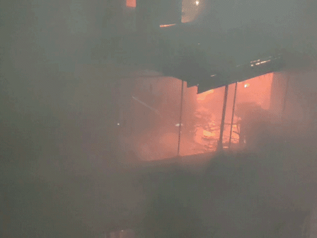 इंदौर EV अग्निकांड- पुगलिया परिवार को पुलिस ने सौंपा घर:अब रहने लायक नहीं रहा घर; चार्जिंग सॉकेट में शॉर्ट-सर्किट से कार में लगी थी आग