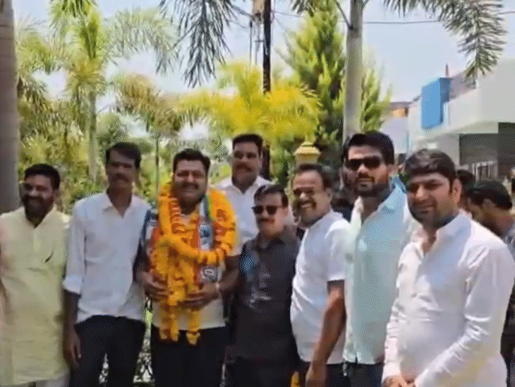 शहर कांग्रेस के नवनियुक्त महामंत्री संजय अरोरा का भव्य स्वागत:पूर्व प्रदेश महामंत्री कमल चौहान के निवास पर जुटे कांग्रेसी, अरोरा ने शीर्ष नेतृत्व का जताया आभार