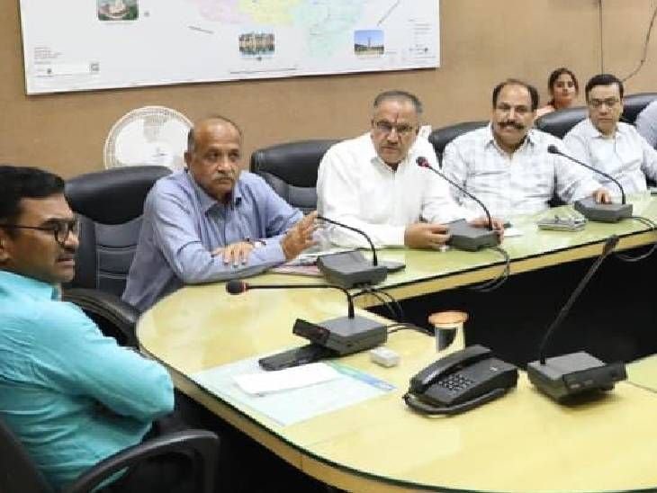 इंदौर को अंगदान में देश में अव्वल बनाने की तैयारी:अस्पतालों में ट्रांसप्लांट कॉर्डिनेटर नियुक्त होंगे; अंगदान के लिए जागरूकता अभियान तेज करने के निर्देश