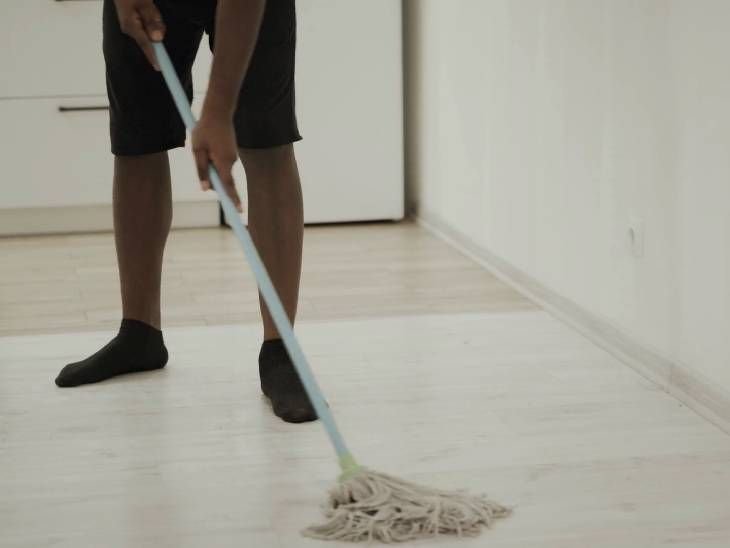 इंस्टेंट होम सर्विस’ ने पकड़ी रफ्तार:बर्तन मांजने, पोंछा लगाने, खाना पकाने की सर्विस अब नई रेस; 20 लाख बुकिंग, यूजर 1 करोड़ पार