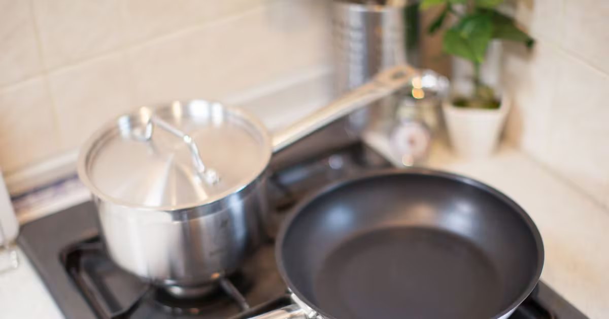 कहीं आपकी किचन का नॉन स्टिक तवा जहर तो नहीं उगल रहा? इन 3 संकेतों से करें पहचान, तुरंत निकालकर फेंक दें