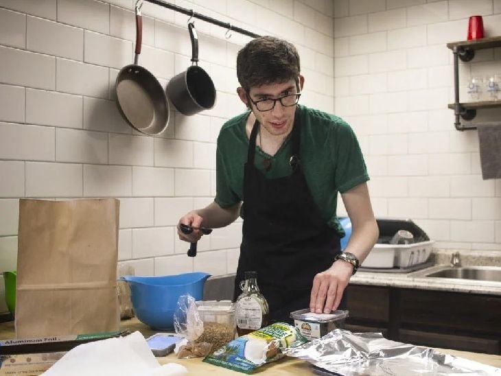 ऑटिज्म से जूझ रहे युवा बेहतर शेफ साबित हो रहे:कुकिंग जॉब्स में छिपी संभावनाओं को तराशने के लिए ‘शेफ्स ऑन द स्पेक्ट्रम’ पहल