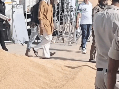 Randeep Hooda Farmer Look | Sampla Mandi Viral Video