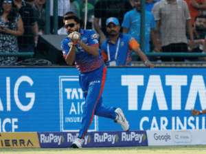 मुकेश कुमार ने 2 बेहतरीन कैच पकड़े:बुमराह के डायरेक्ट हिट से नीतीश रन आउट, निसांका के 2 कैच छूटे; रिकॉर्ड्स-मोमेंट्स