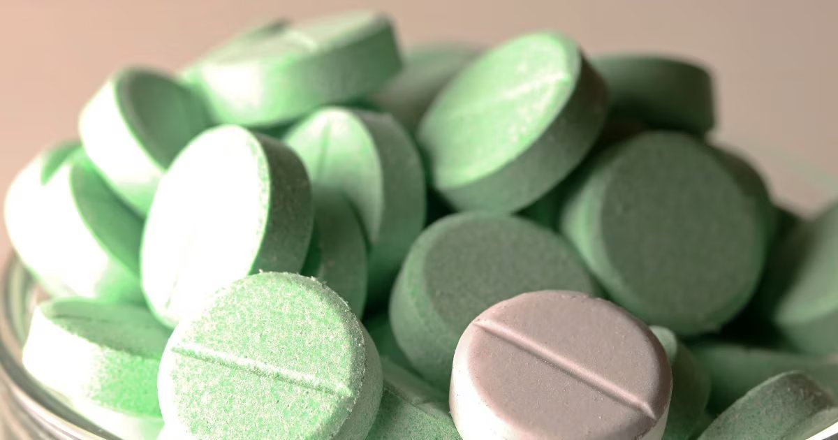 टैबलेट के बीच में एक लाइन क्यों होती है? क्या होता है इसका मतलब, एक्सपर्ट से जान लीजिए काम की बात