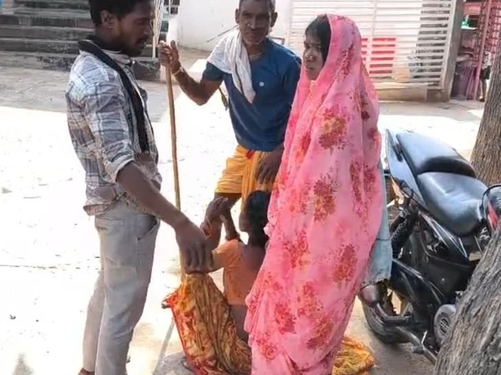 छिंदवाड़ा में लोगों को काटने दौड़ी महिला, पानी देख भागी:3 महीने पहले कुत्ते के काटने पर झाड़-फूंक कराया; अब बिगड़ी हालत