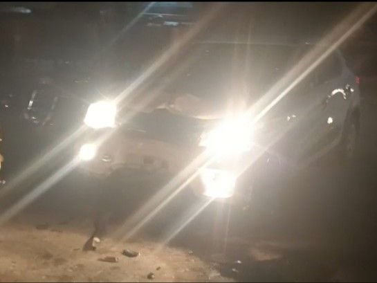 भिंड में कार चालक ने बाइक को मारी टक्कर:दो युवक गंभीर घायल, वाहन जब्त, मछंण्ड तिराहे पर हादसा