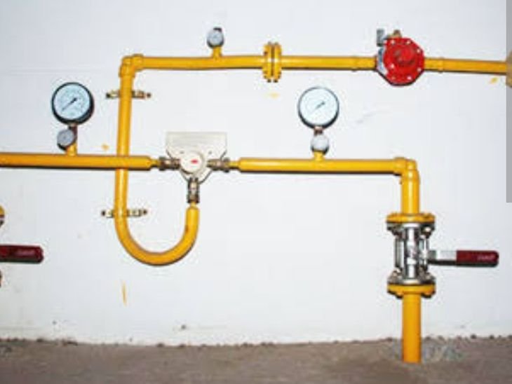 भोपाल में घरेलू सिलेंडरों की किल्लत दूर करने बिछेगी लाइन:170 कॉलोनियों में कैंप लगाकर दिए जाएंगे PNG कनेक्शन