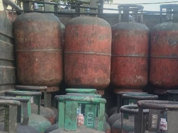 जिन घरों में शादी, उन्हें देना होगा शादी का कार्ड:भोपाल में कमर्शियल गैस को लेकर नई व्यवस्था; 2 सिलेंडर मिलेंगे