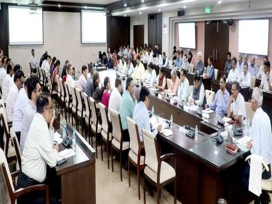 CS अनुराग जैन बोले- चीफ कम्प्लेंट ऑफिसर बन गया हूं:भोपाल में हुई समीक्षा बैठक; वन और राजस्व सीमा विवादों में उलझे ACS स्तर के अफसर