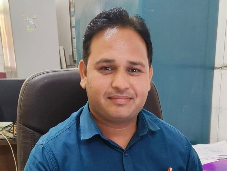 रतलाम रेल मंडल में संदीप शर्मा बने PRI:DRM ऑफिस में संभाला कार्यभार; पूर्व में इंदौर में थे पदस्थ