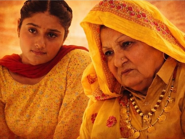 एक्टर रणदीप हुड्डा की मां की फिल्मों में एंट्री:पहली मूवी में निभाया दादी का किरदार; बेटे ने मजाकिया अंदाज में दी बधाई