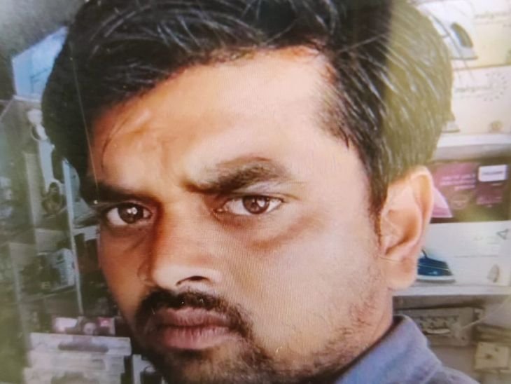 यात्री बस ने बाइक सवार दो को टक्कर मारी:भोपाल में हादसे के बाद एक की मौत, एक जख्मी