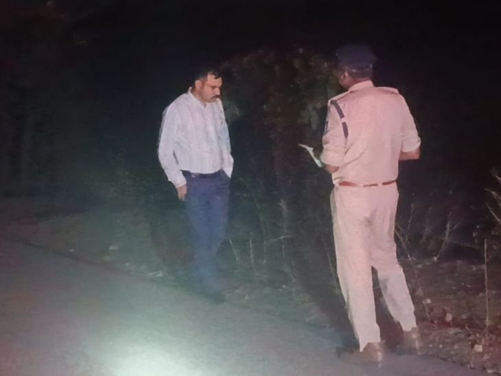 रतलाम में लूट के खुलासे के लिए बनाई SIT:रात में घटनास्थल पहुंचे एसपी; बाइक सवार पिता और बेटी को नकाबपोशों ने लूटा था