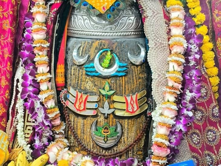 मंगलवार को महाकाल के भस्म आरती दर्शन:ज्योतिर्लिंग का रजत चंद्र त्रिशूल त्रिपुण्ड  ड्रायफ्रूट से राजा स्वरूप शृंगार