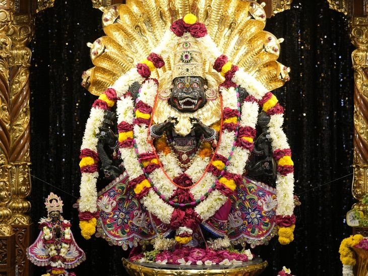 नृसिंह जयंती पर 6 दिन नौका विहार करेंगे राधा-कृष्ण:उज्जैन के इस्कॉन मंदिर में आज शाम से होगी शुरुआत