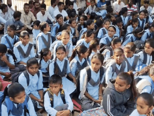 राजस्थान के स्कूलों में बच्चों के अजीब-अटपटे नाम बदले जाएंगे:प्रिंसिपल 2950 नामों की पेरेंट्स को लिस्ट दिखाएंगे, इच्छा से बदल सकेंगे