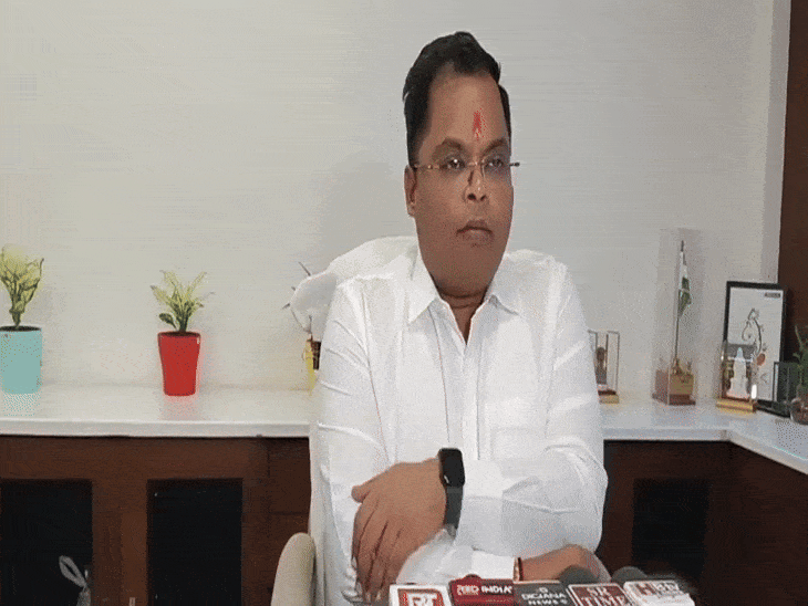 निजी स्कूलों की मनमानी पर प्रशासन का शिकंजा:कॉपी-किताब और यूनिफॉर्म में एकाधिकार खत्म, कलेक्टर का सख्त आदेश; उल्लंघन पर होगी दंडात्मक कार्रवाई