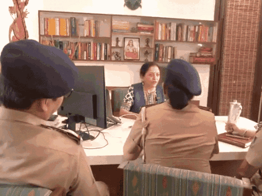 राइटर मधु किश्वर दो नोटिस के बाद नहीं हुई पेश:हैदराबाद से एक गिरफ्तार, फर्जी वीडियो किया वायरल, चंडीगढ़ पुलिस-साइबर सेल ने झाड़ा पल्ला