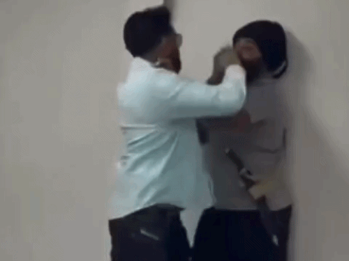 कनाडा में निहंग को पीटा, दाढ़ी खींची,VIDEO:ड्राइवर की हिमायत में पैसे मांगने गया था, बहस के बाद ट्रांसपोर्ट कंपनी मालिक ने हमला किया
