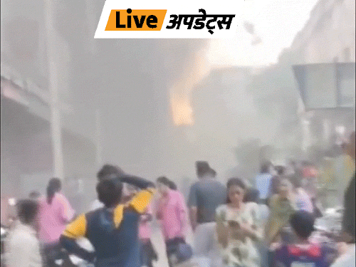 भास्कर अपडेट्स:नासिक के स्टार मॉल में आग, बगल के अस्पताल से मरीजों को निकाला गया