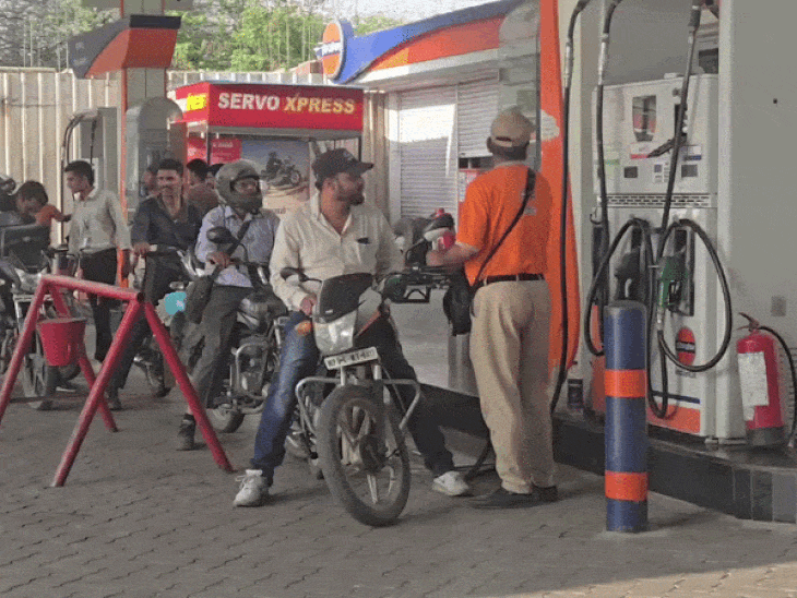 Crude Oil Prices Jump Amid Middle East Crisis; Petrol, Diesel Rates Rise in India