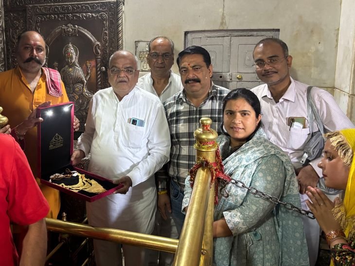 हिमाचल के मंदिर में 100 ग्राम सोने का हार चढ़ाया:महाराष्ट्र के श्रद्धालु ने मनोकामना पूरी होने पर किया अर्पित, कीमत करीब ₹16 लाख