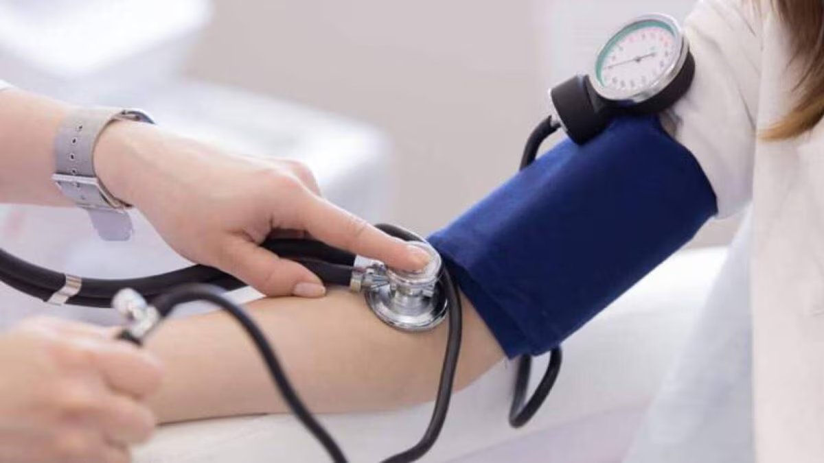 High BP symptoms| हाई बीपी है 'साइलेंट किलर' लेकिन ये 6 लक्षण हैं पुख्ता सबूत, तुरंत पकड़ में आ जाएगी बीमारी, डॉक्टर ने बताई काम की बात