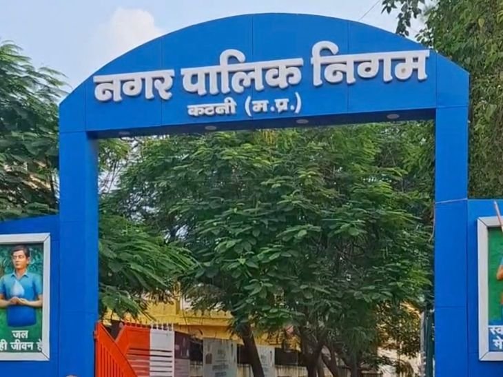 चार्जिंग स्टेशन न बनने से ई-बसों की योजना अटकी:दो साल बाद भी सड़क पर नहीं उतरीं इलेक्ट्रिक बसें; आयुक्त बोले-जून तक संचालन शुरू