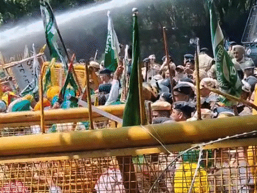 Punjab Farmers March Chandigarh | Raj Bhavan Gherao; Police Border Sealing
