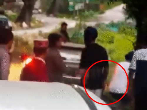पंजाब के टूरिस्टों ने हिमाचल में तलवारें चलाईं:एक लोकल का हाथ, दूसरे का गाल काटा; लोग बोले- चिट्‌टे के नशे में थे