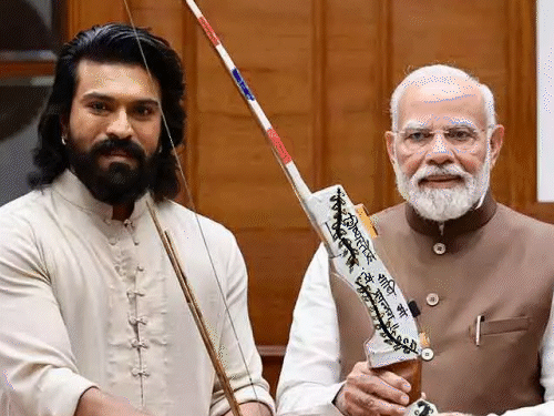 पीएम मोदी ने पूछी थी फिल्म ‘पेड्डी’ की कहानी:राम चरण बोले थे- मूवी का कॉन्सेप्ट विकसित भारत जैसा है