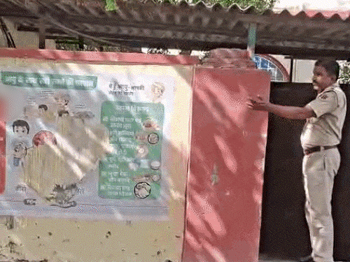 अजमेर में IAS की प्री-एग्जाम में गुपचुप तरीके से एंट्री:कैंडिडेट को सेंटर के छोटे गेट से अंदर भेजा, ADM बोलीं- ये गलत, कार्रवाई होगी