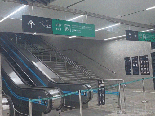 Mumbai Airport Metro Fire | Short Circuit Sparks Fear, All Passengers Safe