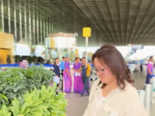 Sunny Deol & Pooja Deol Spotted At Mumbai Airport; Actor Asks Paparazzi For Space