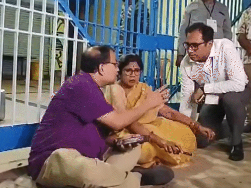 Trinamool Congress protest EVM strongroom in Kolkata, mamata banerjee, TMC West Bengal Chief Electoral Office, Election updates