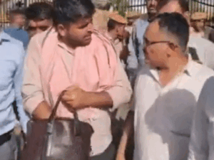 विधायक रविंद्र भाटी ने खुद पर पेट्रोल छिड़का:पुलिस पकड़कर ले गई; 500 गाड़ियों के साथ कलेक्ट्रेट पर प्रदर्शन करने पहुंचे थे
