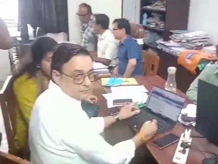 347 एनएचएम कर्मचारियों का 6 करोड़ ईपीएफ फंसा:जांच के लिए सतना पहुंची वित्त विभाग की टीम, 4 साल से सैलरी से कट रही थी राशि