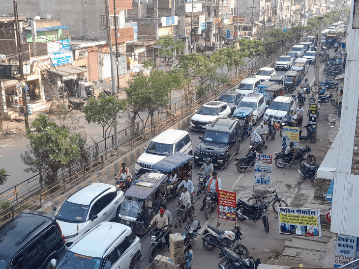 किसान मोर्चा के नए अध्यक्ष ने वाहन रैली निकाली…नियुक्ति रद्द:18 दिन में ही गया भाजपा नेता का पद; पेट्रोल बचाओ अपील के बाद देश में पहली कार्रवाई